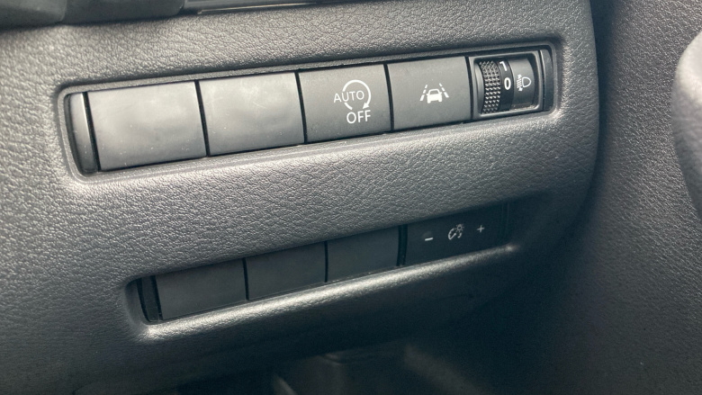 Nissan Qashqai 1.3 DiG-T MH Acenta Premium 5dr Petrol Hatchback